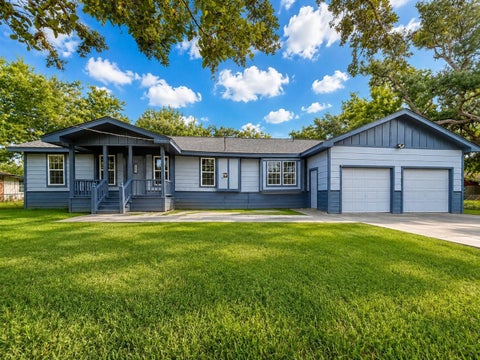 Photo of 316 Riley Road, Clute, TX 77531 (MLS # 30120415)