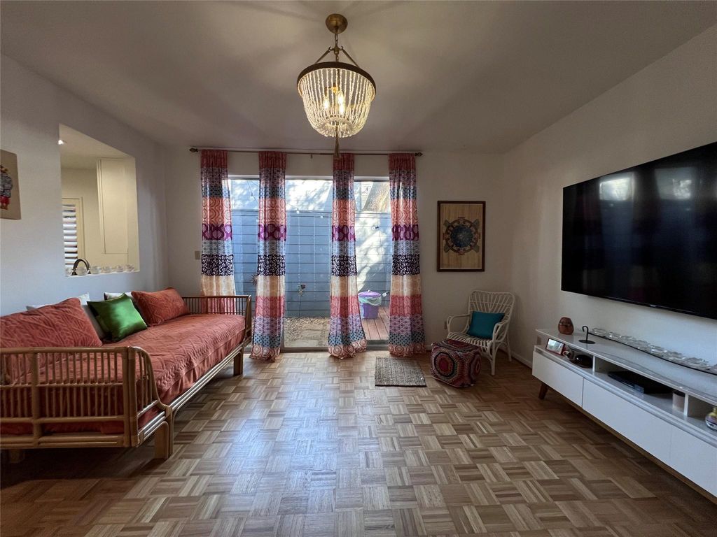 Photo of 2100 Commonwealth Street #L, Houston, TX 77006 (MLS # 45222480)