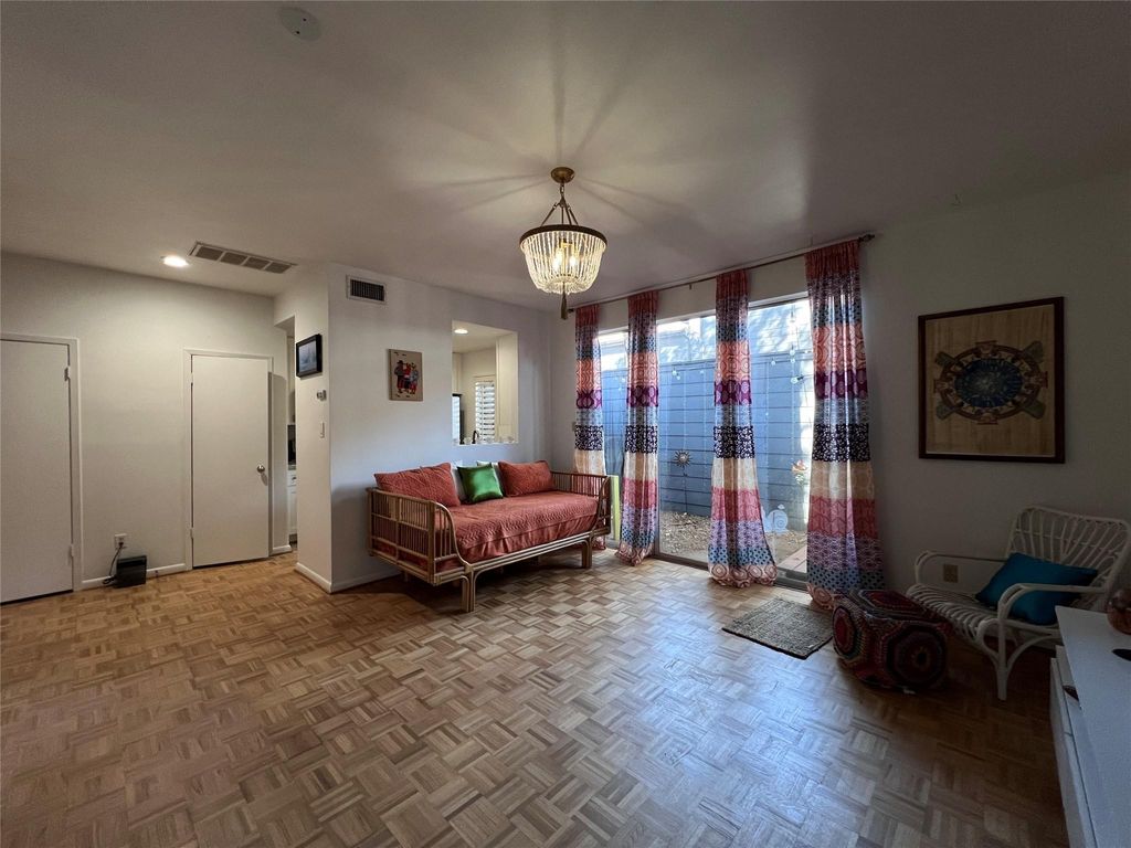 Photo of 2100 Commonwealth Street #L, Houston, TX 77006 (MLS # 45222480)