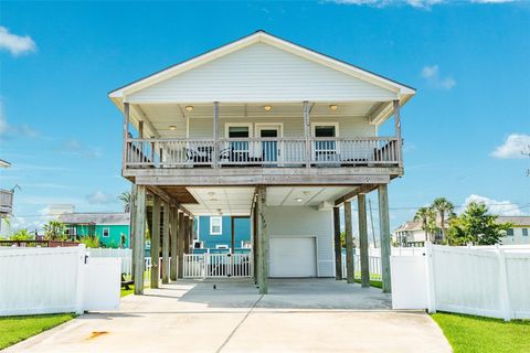 Photo of 16547 Jolly Roger Road, Jamaica Beach, TX 77554 (MLS # 92679351)
