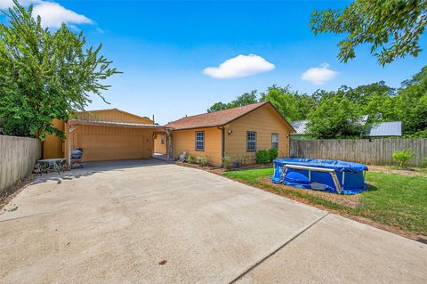 Photo of 403 White Street, Madisonville, TX 77864 (MLS # 65929922)