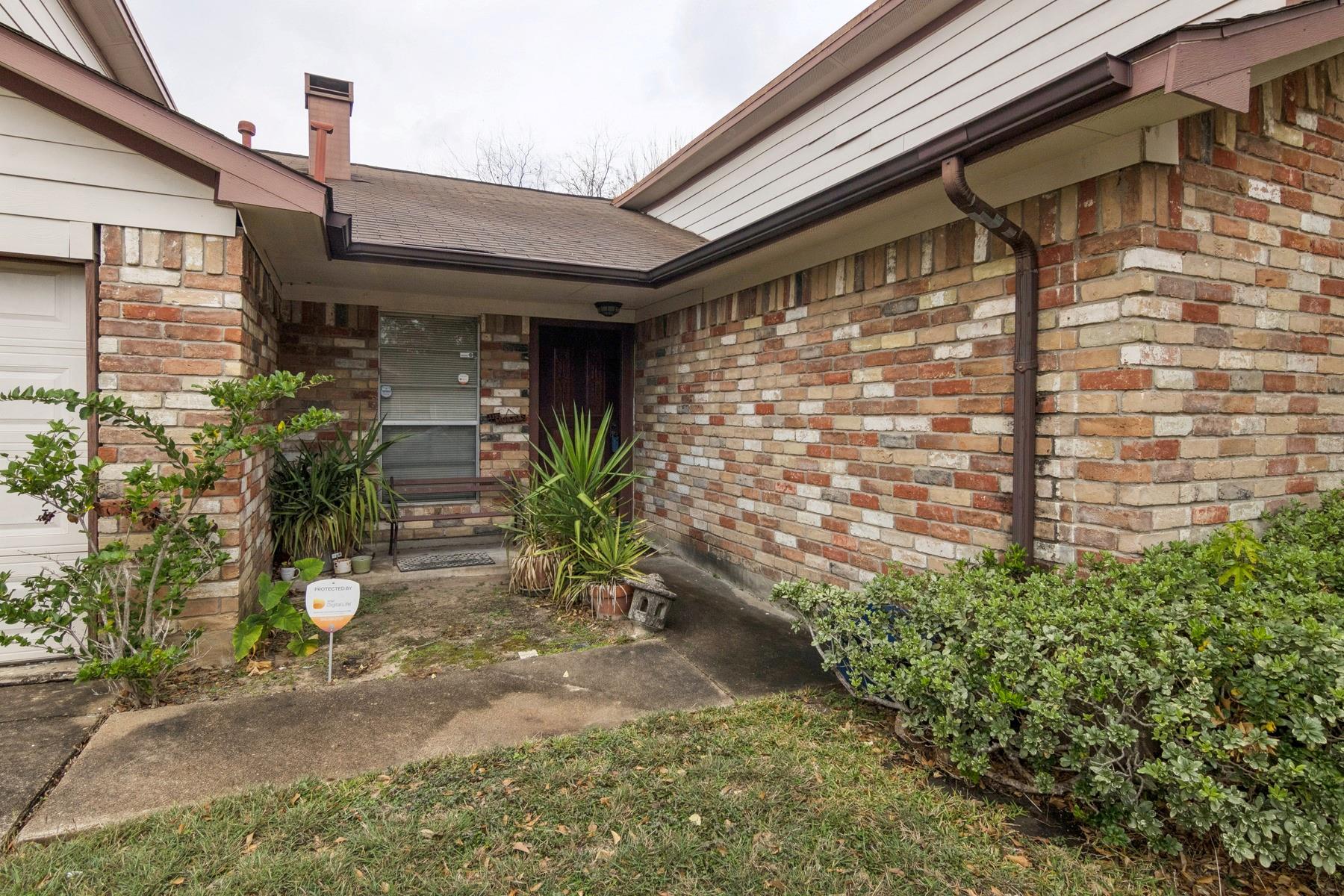 3742 Royal Manor Drive