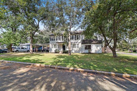 Photo of 200 Scott Street, Baytown, TX 77520 (MLS # 68573689)