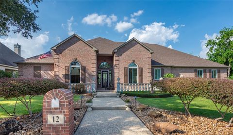 Photo of 12 Lakeview Place, Houston, TX 77070 (MLS # 74196201)