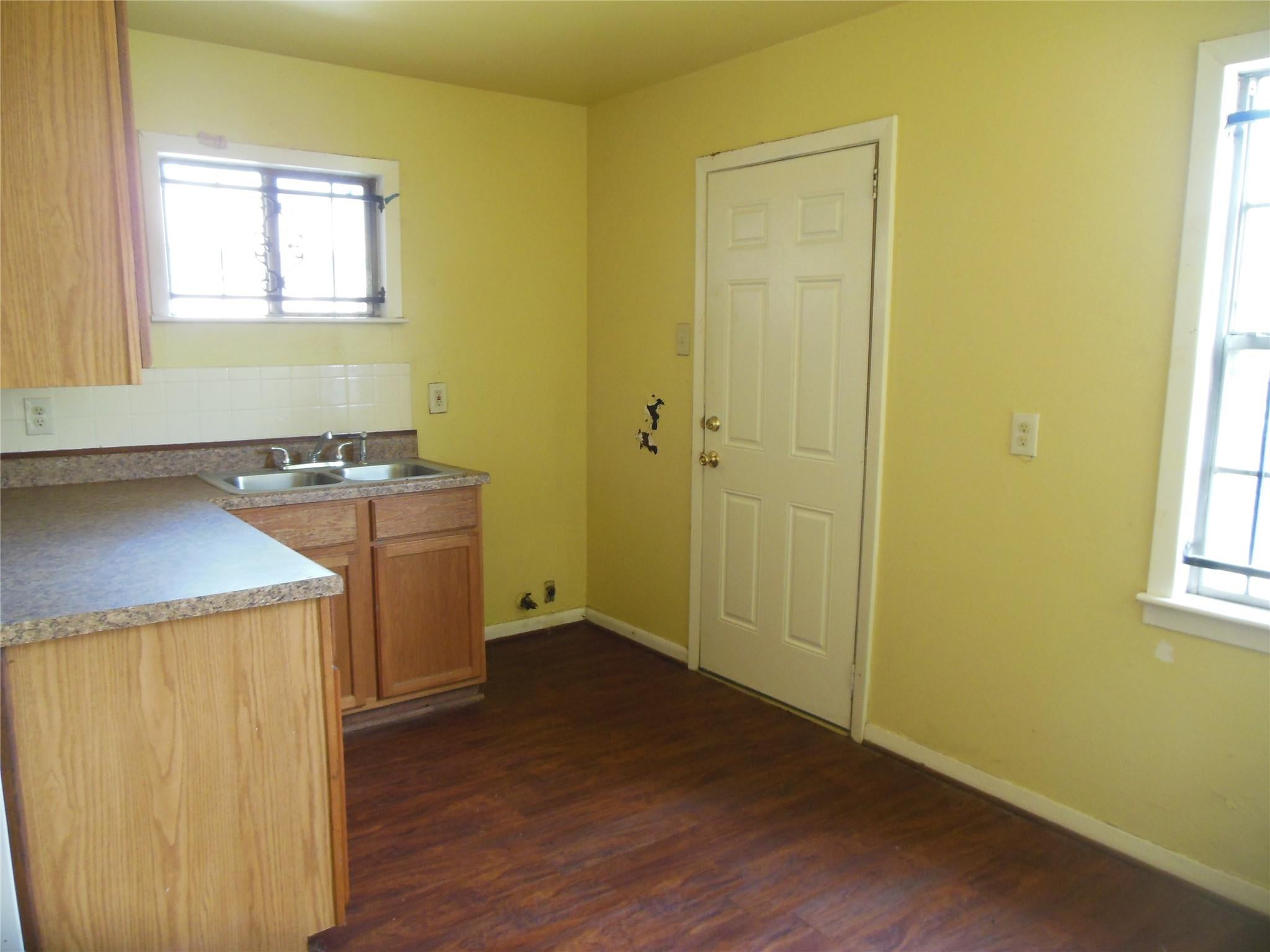 8110 Livingston