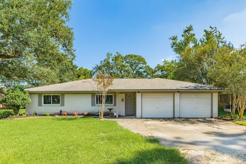 Photo of 510 Denise Street, West Columbia, TX 77486 (MLS # 40068299) Photo of 510 Denise Street, West Columbia, TX 77486 (MLS # 40068299)