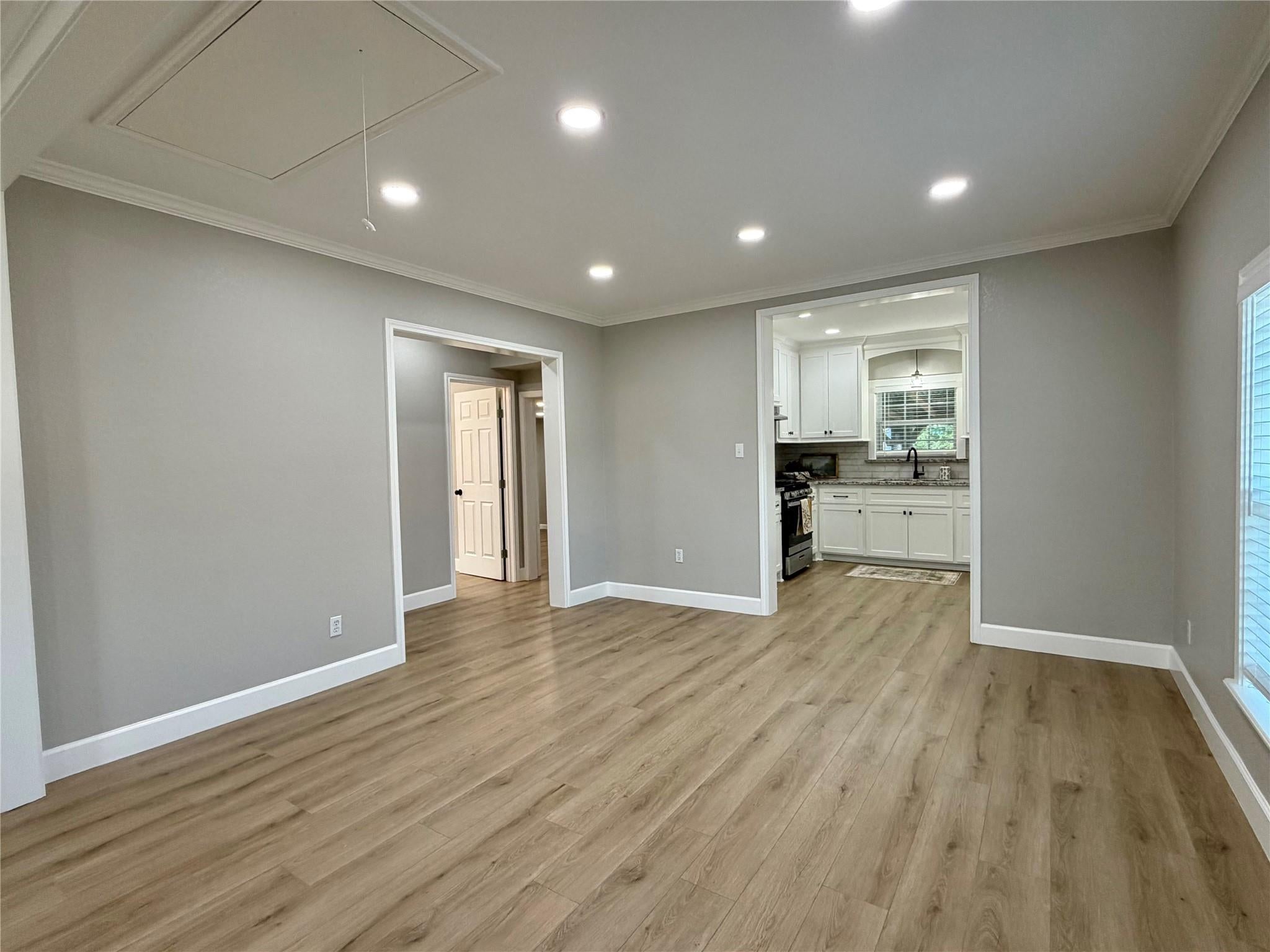 813 N Valderas Street