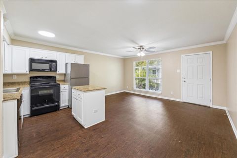 Photo of 300 Pecore Street #19, Houston, TX 77009 (MLS # 82226969)
