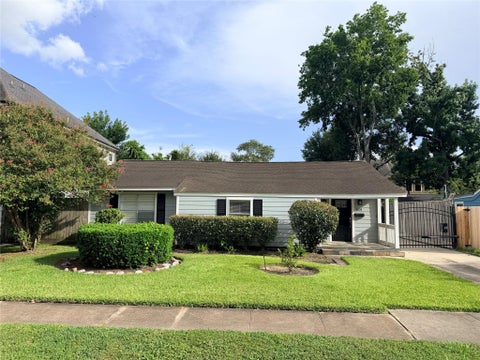Photo of 1631 Chantilly Lane, Houston, TX 77018 (MLS # 21822458)