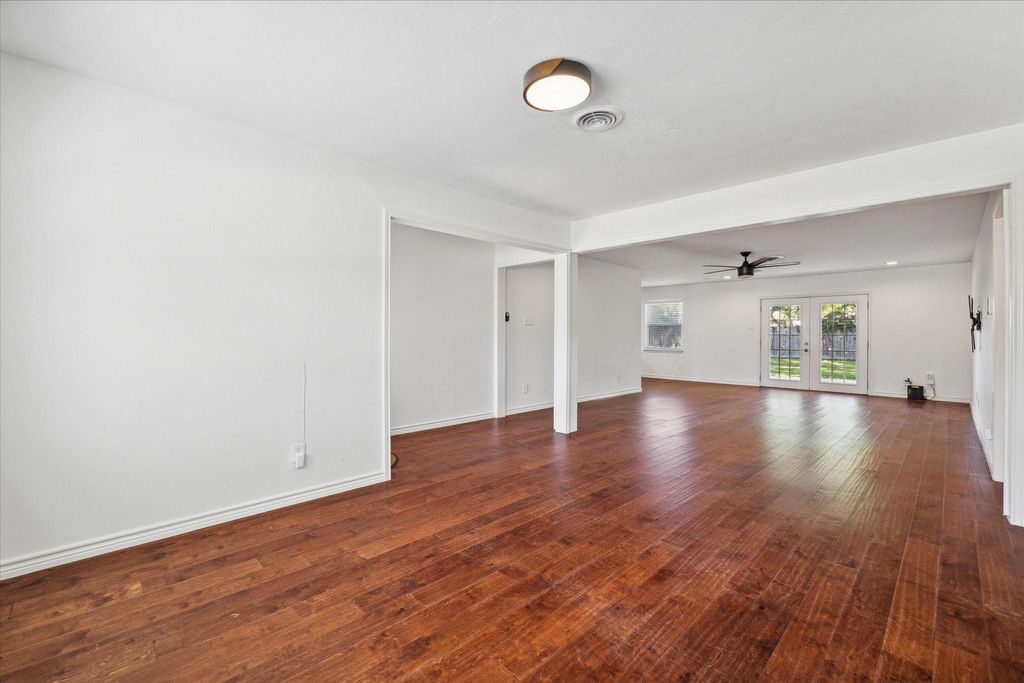 Photo of 5918 Fontenelle Drive, Houston, TX 77035 (MLS # 10352959)