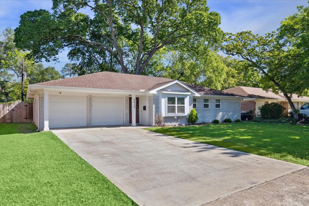 Photo of 5918 Fontenelle Drive, Houston, TX 77035 (MLS # 10352959)