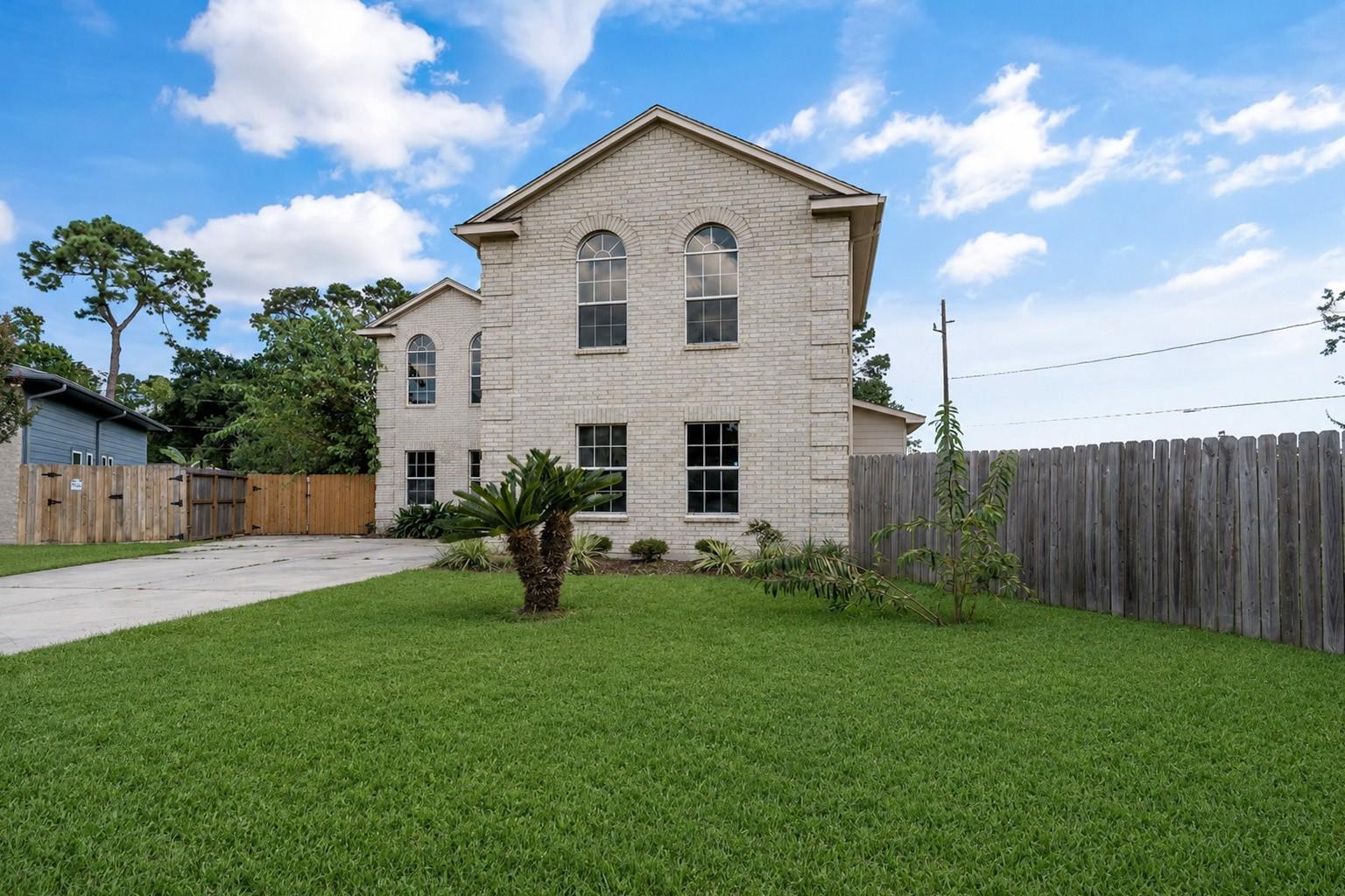 17603 W Fawn River Circle