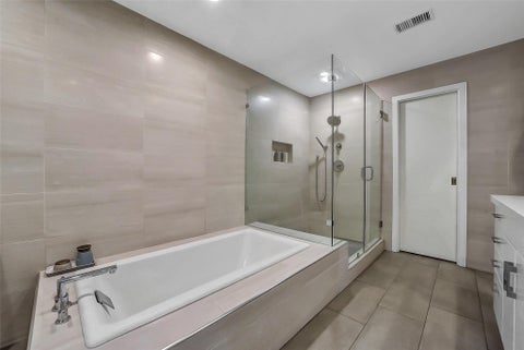 Tiny photo for 5626 Hummingbird Street, Houston, TX 77096 (MLS # 16698816)