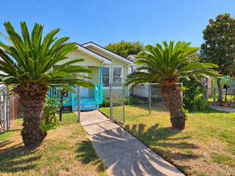 Photo of 5507 Avenue P, Galveston, TX 77551 (MLS # 25748457)