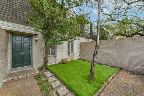 Photo of 815 S Ripple Creek Drive #4, Houston, TX 77057 (MLS # 55930408)