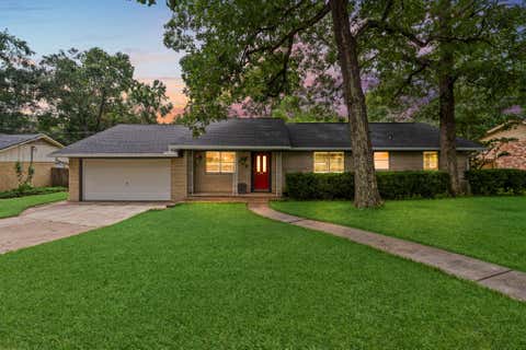 Homes For Sale - 209 Summit Drive<br/> Montgomery County, Conroe, TX 77303
