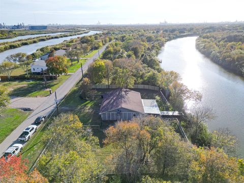 Photo of 1910 Duncan Drive, Oyster Creek, TX 77541 (MLS # 3064328)