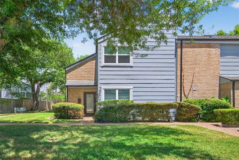 Photo of 723 Worthshire Street, Houston, TX 77008 (MLS # 25705673)