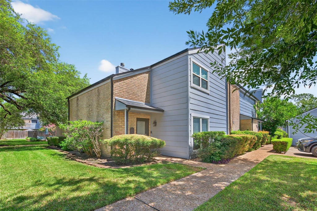 Photo of 723 Worthshire Street, Houston, TX 77008 (MLS # 25705673)