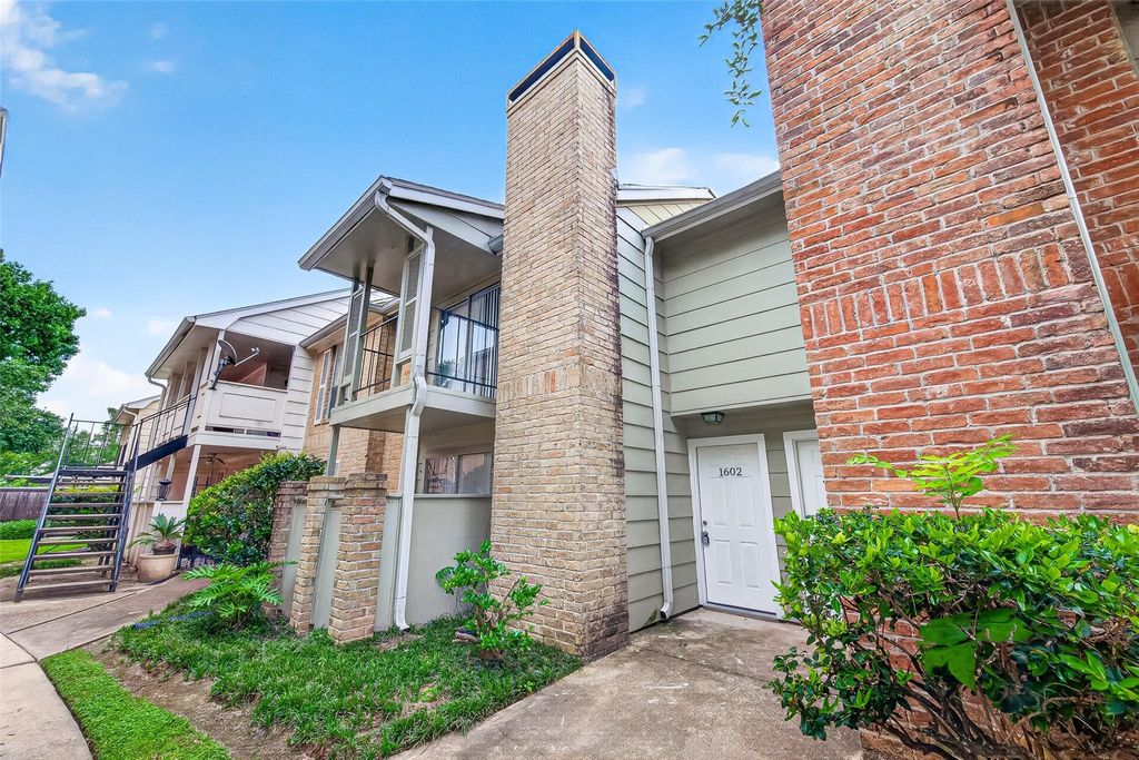Photo of 2800 Jeanetta Street #1602, Houston, TX 77063 (MLS # 43100782)