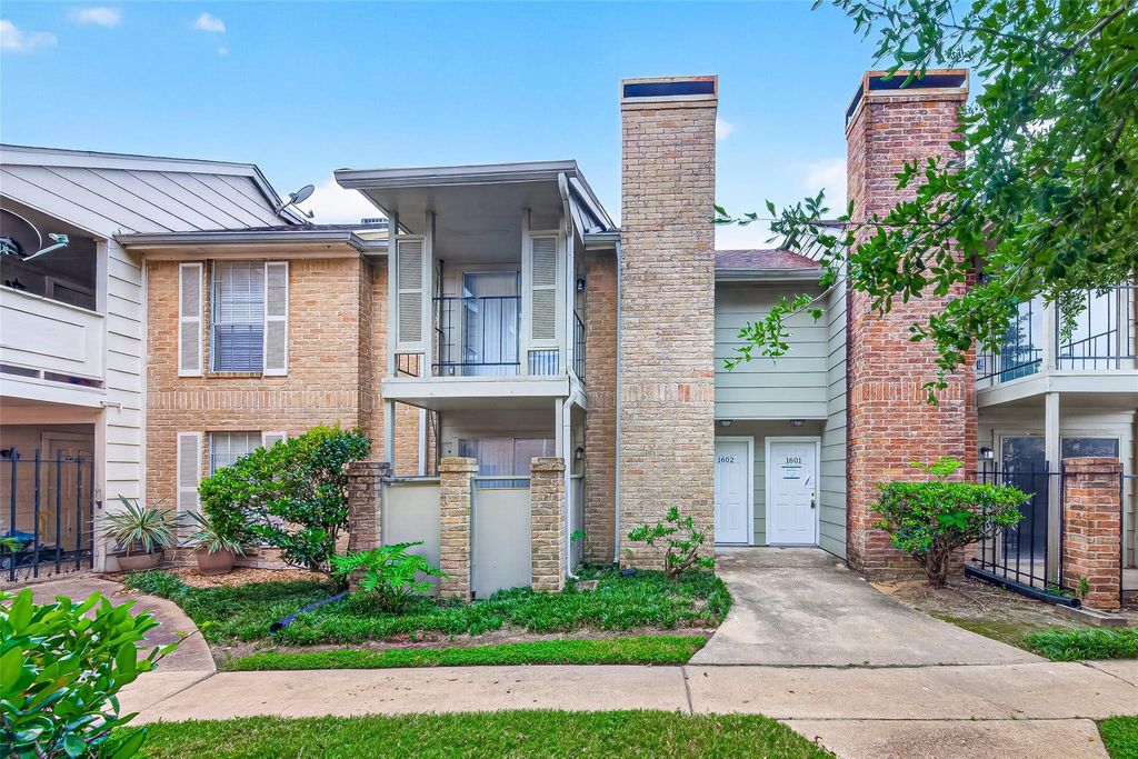 Photo of 2800 Jeanetta Street #1602, Houston, TX 77063 (MLS # 43100782)