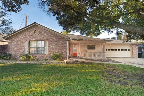 Photo of 106 N Hills Circle, Franklin, TX 77856 (MLS # 63424461)