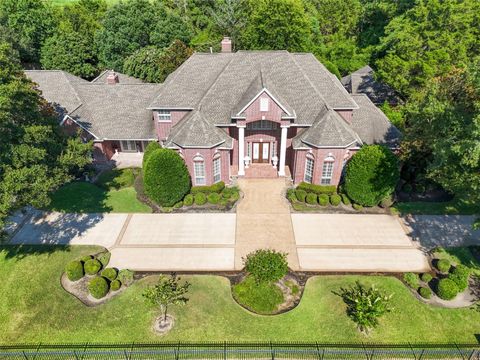 Homes For Sale - 22222 Holly Creek Trail<br/> Tomball, TX 77377