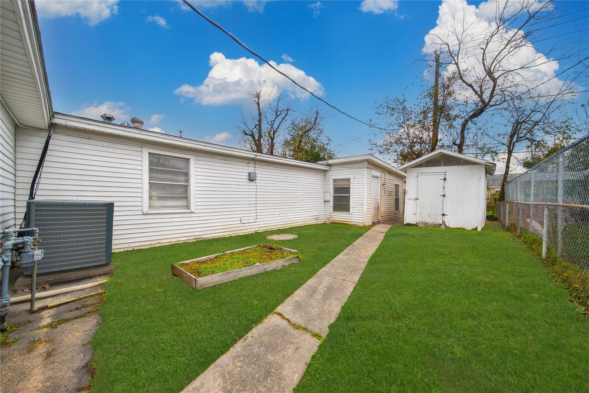 8718 Pattibob Street