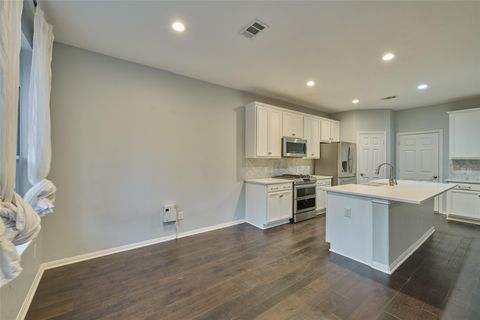 Tiny photo for 87 Benedict Canyon Loop, The Woodlands, TX 77382 (MLS # 68944249)