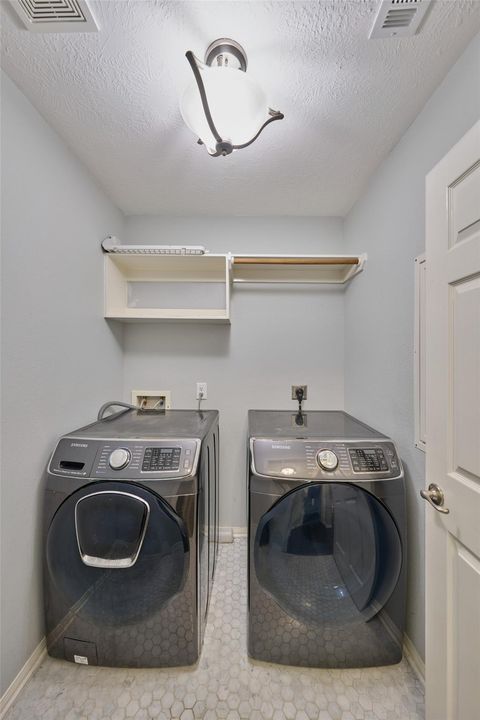 Tiny photo for 87 Benedict Canyon Loop, The Woodlands, TX 77382 (MLS # 68944249)