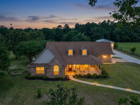 Photo of 101 Pine Crest Drive, Huntsville, TX 77320 (MLS # 40325481)