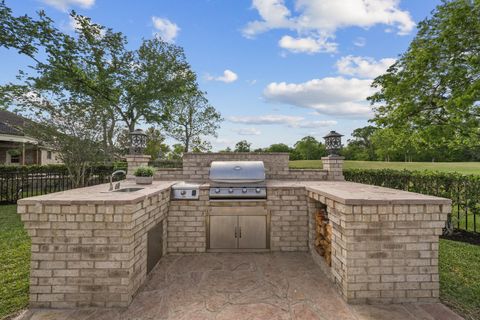 Tiny photo for 2811 Waters Lake Lane, Missouri City, TX 77459 (MLS # 65728642)