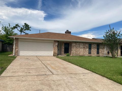 Photo of 16727 Bougainvilla Lane, Friendswood, TX 77546 (MLS # 80248143)