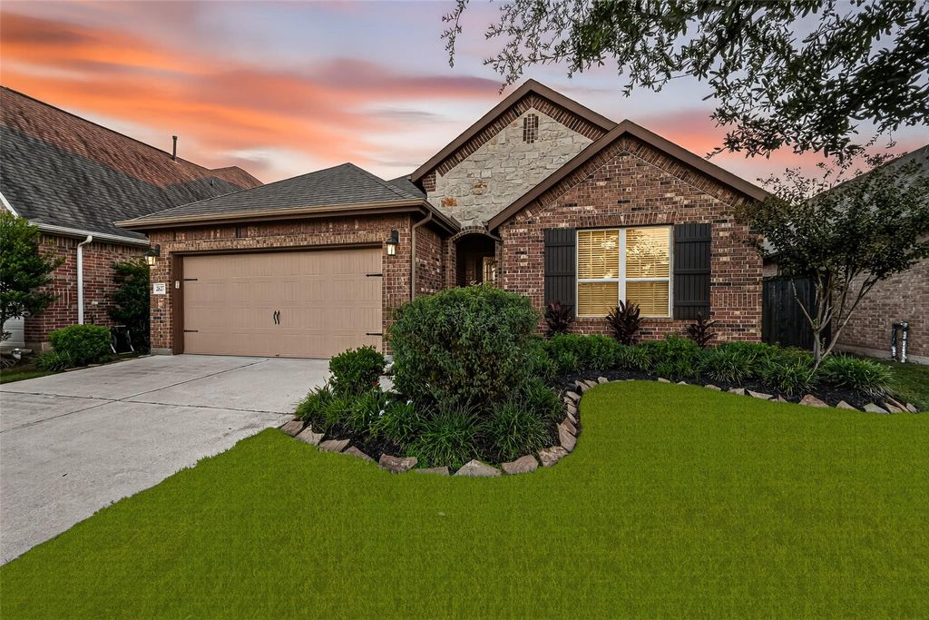 Photo of 2827 Brisk Autumn Drive, Richmond, TX 77406 (MLS # 30922594)