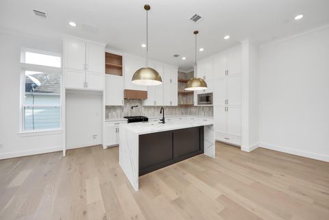 Tiny photo for 927 Fisher Street #A, Houston, TX 77018 (MLS # 71922071)