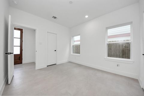 Tiny photo for 927 Fisher Street #A, Houston, TX 77018 (MLS # 71922071)