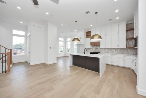 Tiny photo for 927 Fisher Street #A, Houston, TX 77018 (MLS # 71922071)