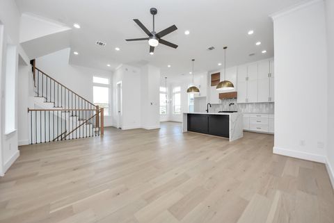 Tiny photo for 927 Fisher Street #A, Houston, TX 77018 (MLS # 71922071)