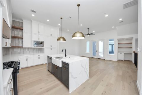 Tiny photo for 927 Fisher Street #A, Houston, TX 77018 (MLS # 71922071)