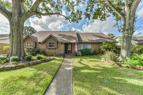 Photo of 5847 Paisley Street, Houston, TX 77096 (MLS # 19731261)