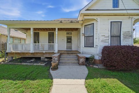 Photo of 2023 Everett Street, Houston, TX 77009 (MLS # 42483205)