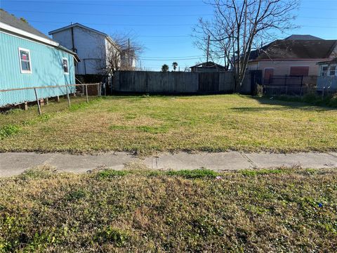 Vacant Land For Sale - 3919 Winnie Street<br/> Galveston, TX 77550