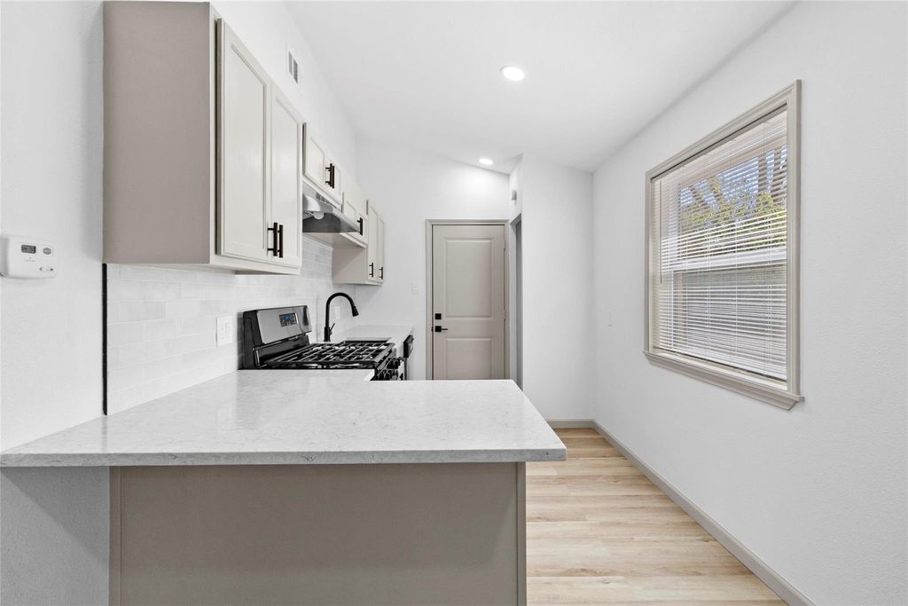 Photo of 1503 Avenue P #R2, Huntsville, TX 77340 (MLS # 8413626)