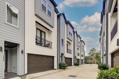 Photo of 1329 Buescher Drive, Houston, TX 77043 (MLS # 26917956)