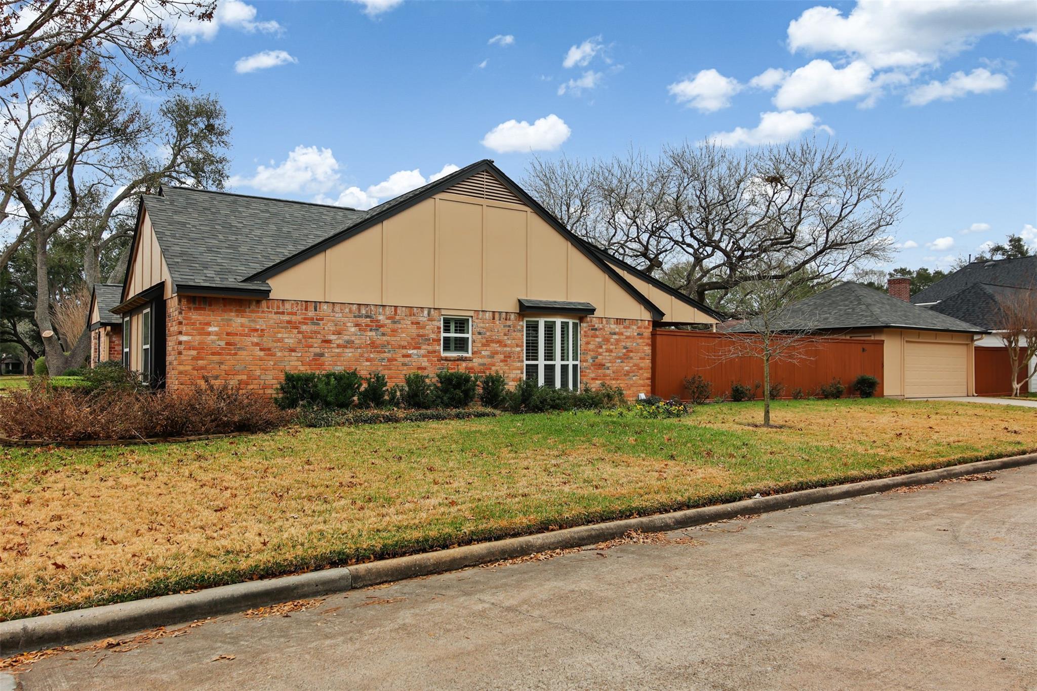 1123 Oxborough Drive