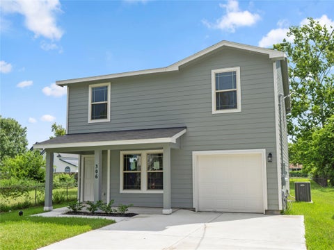 Homes For Sale - 306 N Orange St<br/> Sweeny, TX 77480