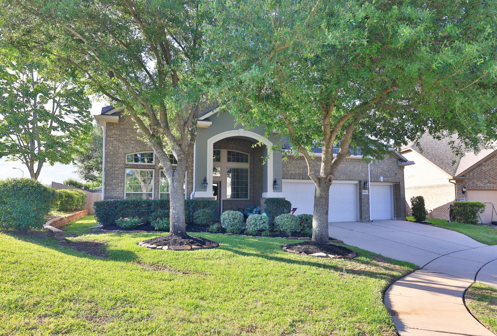 5922 Glen Lief Court