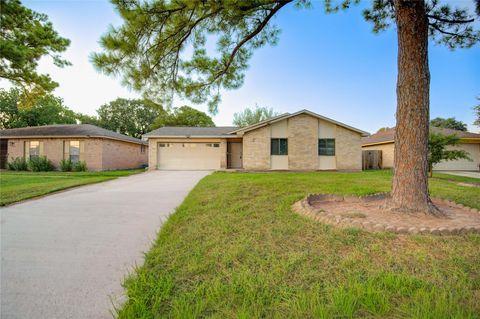 Photo of 1510 Chestnut Tree Lane, Houston, TX 77067 (MLS # 38990394)