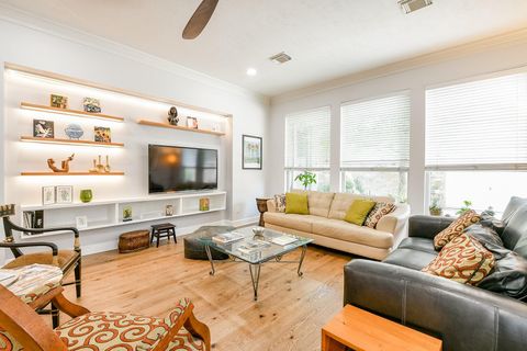 Photo of 2442 Chimney Rock Road, Houston, TX 77056 (MLS # 24473025)