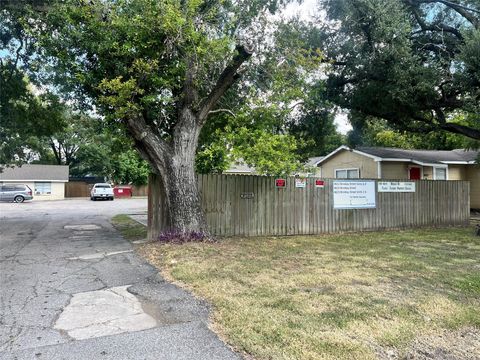 Photo of 4623 Brinkley Street #1, Houston, TX 77051 (MLS # 83598860)